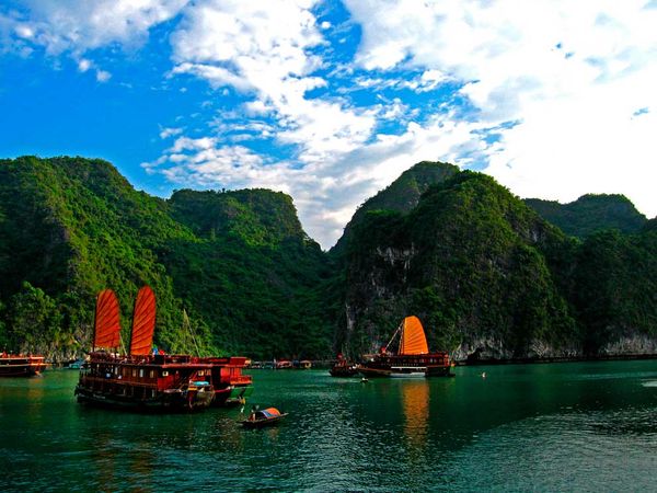 sailing vietnam